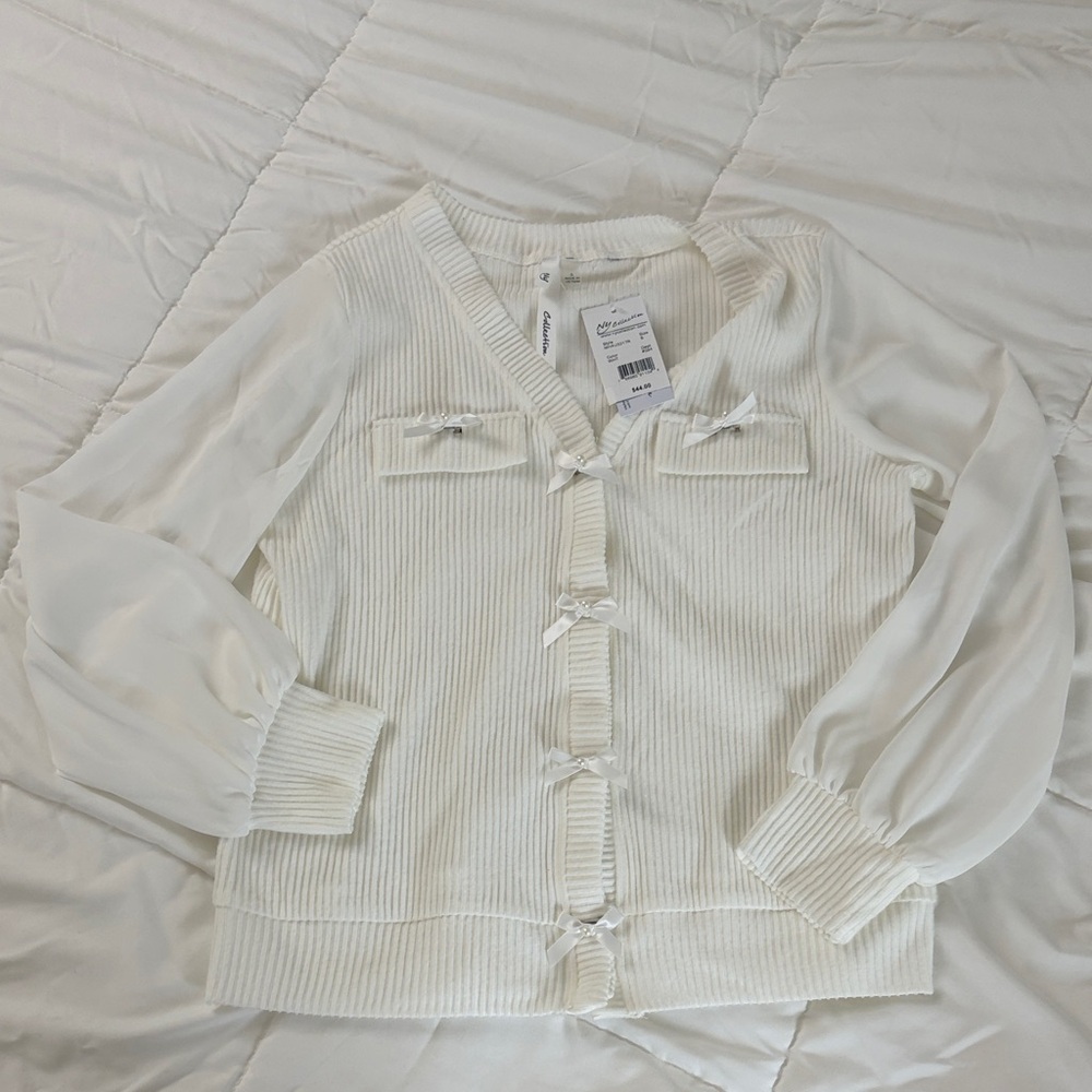 🦋Sweater with Bow Accents